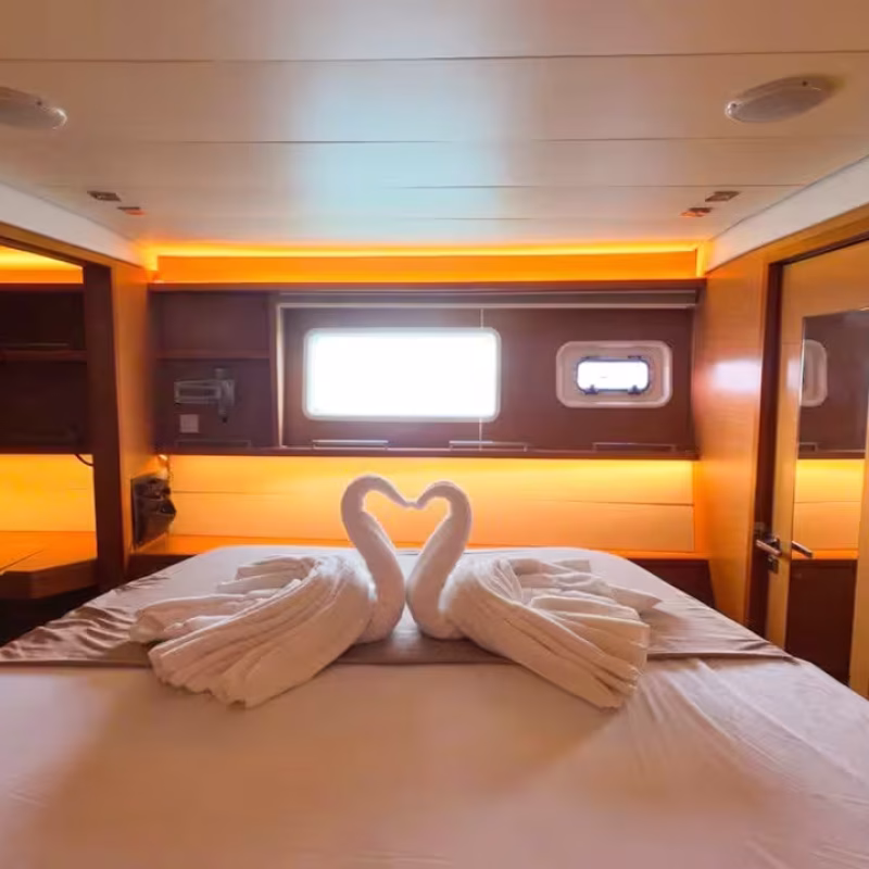 Luxury Catamaran Panama Sailing