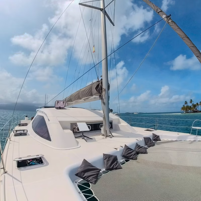 Kaya catamaran bow 1